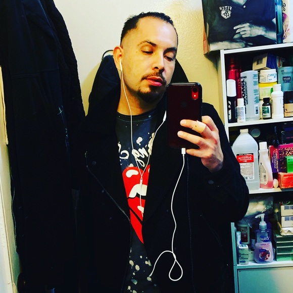 Meet your Posher, Alex - Picture 1 of 1